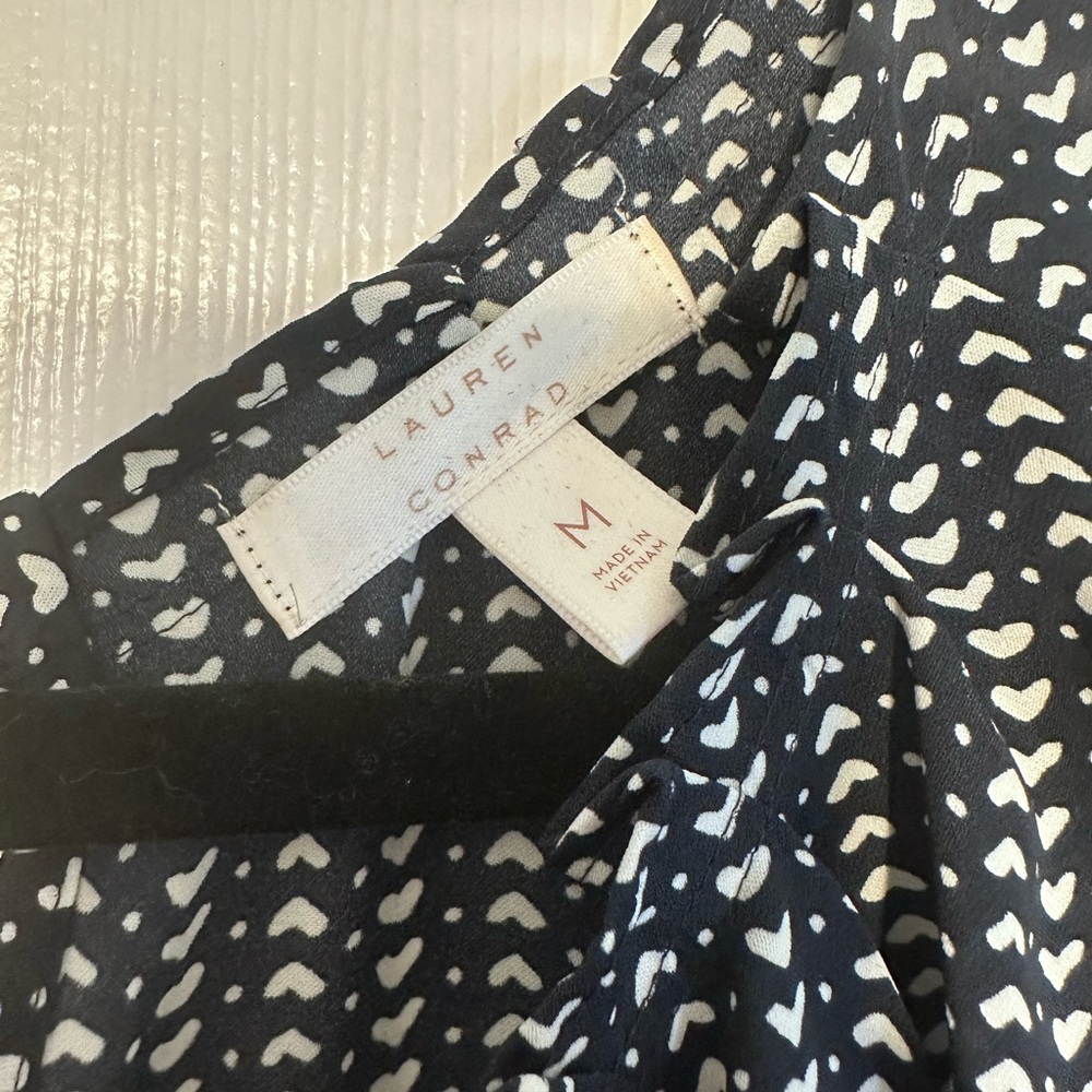 LC Lauren Conrad Women’s Scoop Neck Flutter Sleeve Blouse - Size M - Picture 4 of 7